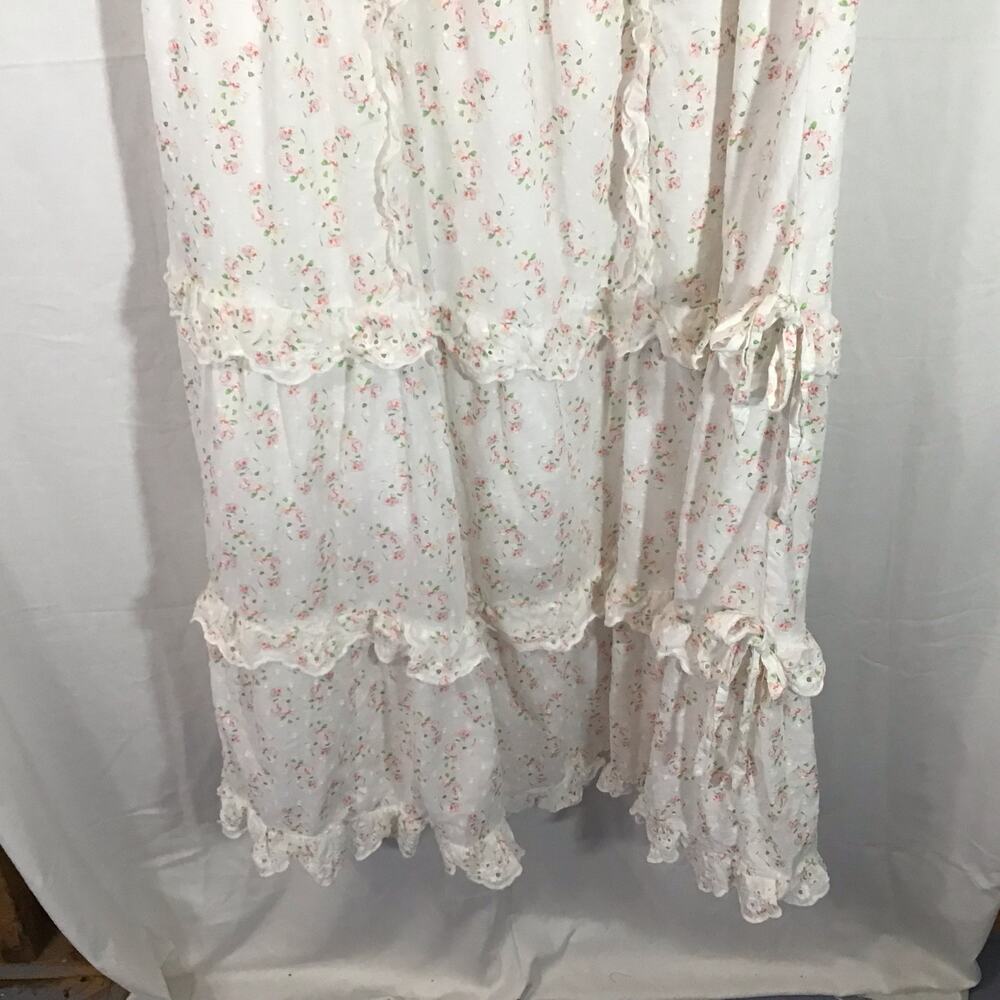 Romantic White Floral Maxi Dress with Puff Sleeves - Picture 5 of 12